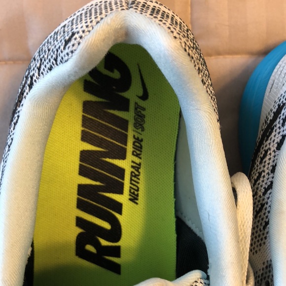 Used Nike lunartempo running shoes. Womens size 9. - Picture 2 of 16